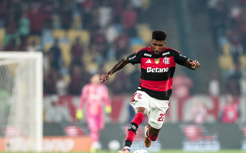 Flamengo recebe proposta de clube inglês por Emerson Royal