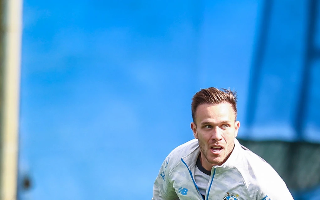 Fluminense consulta situação do volante Arthur, do Grêmio, em busca de reforço