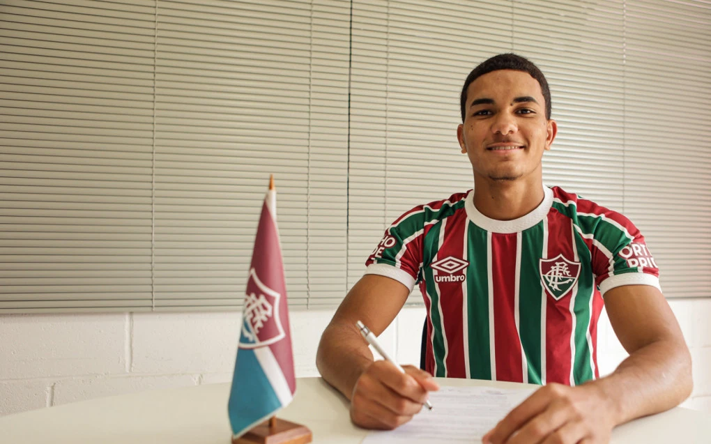 Andrey em treino pelo Fluminense, empréstimo iniciado em julho de 2025