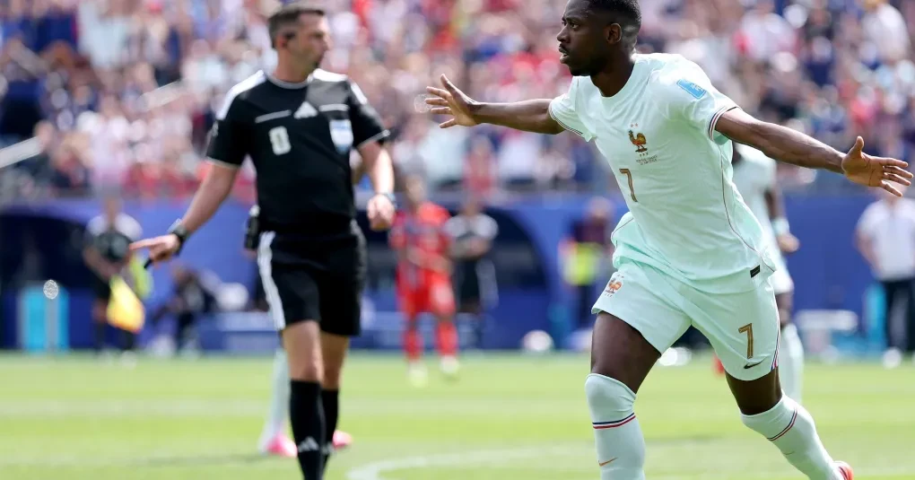 Jogadores da França comemoram gol no Gillette Stadium durante partida contra a Noruega