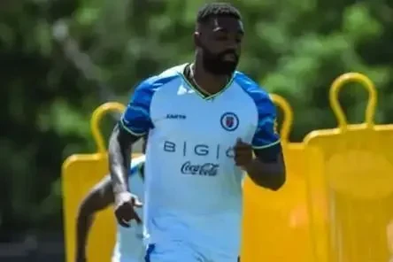 Atacante Frantzdy Pierrot em entrevista antes do jogo entre Haiti e Brasil