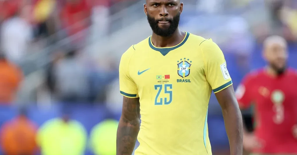 Igor Thiago no gramado após partida entre Brasil e Marrocos no Estádio New York New Jersey
