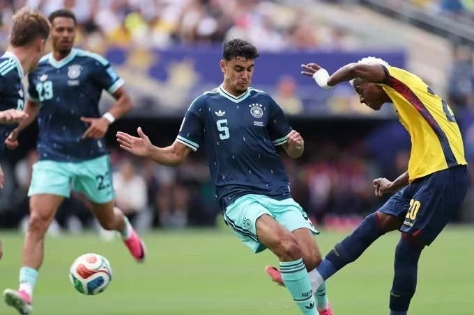 Seleção da Alemanha em campo durante partida contra o Equador