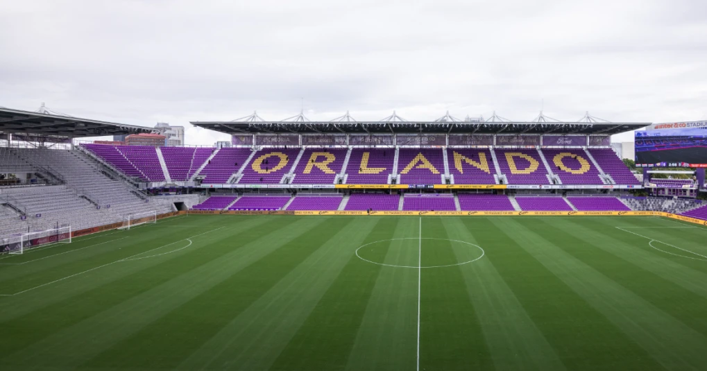 Jogadores em aquecimento em estádio de Orlando antes do amistoso entre Inglaterra e Costa Rica
