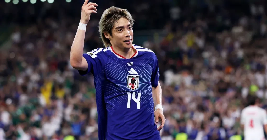 Jogadores do Japão comemorando gol em Monterrey durante a vitória sobre a Tunísia