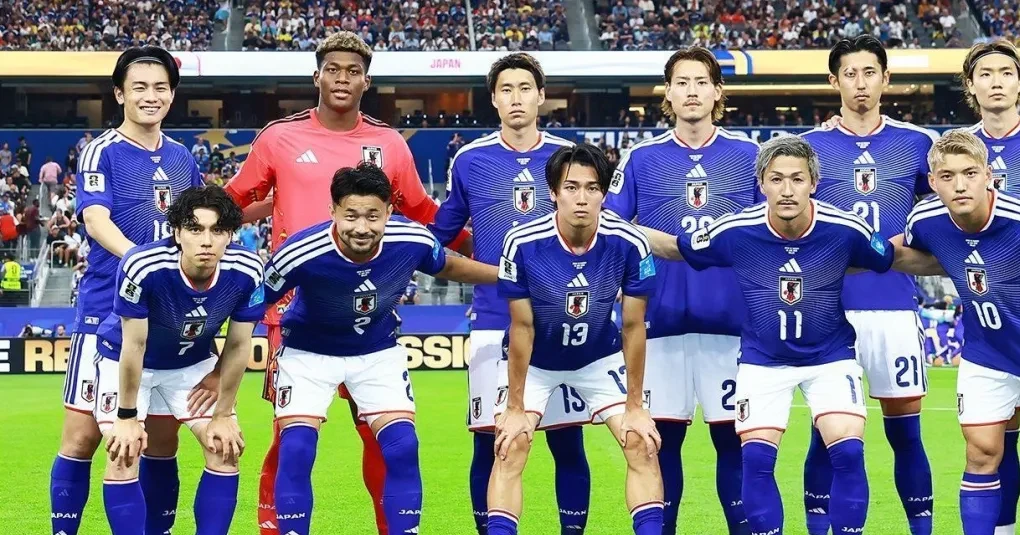 Jogadores do Brasil e do Japão em aquecimento antes de partida em Houston