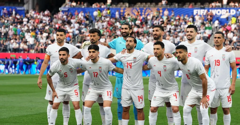 Mehdi Torabi com a camisa da seleção do Irã durante partida