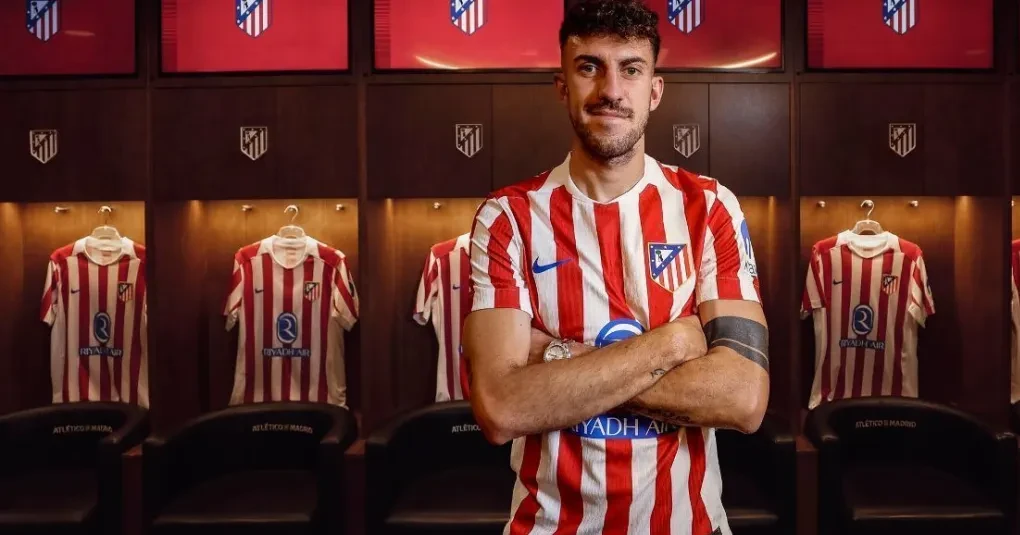 Matteo Ruggeri em campo com a camisa do Atlético de Madrid