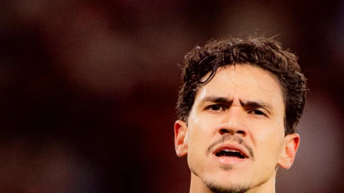 Pedro, atacante do Flamengo, durante treino no Maracanã