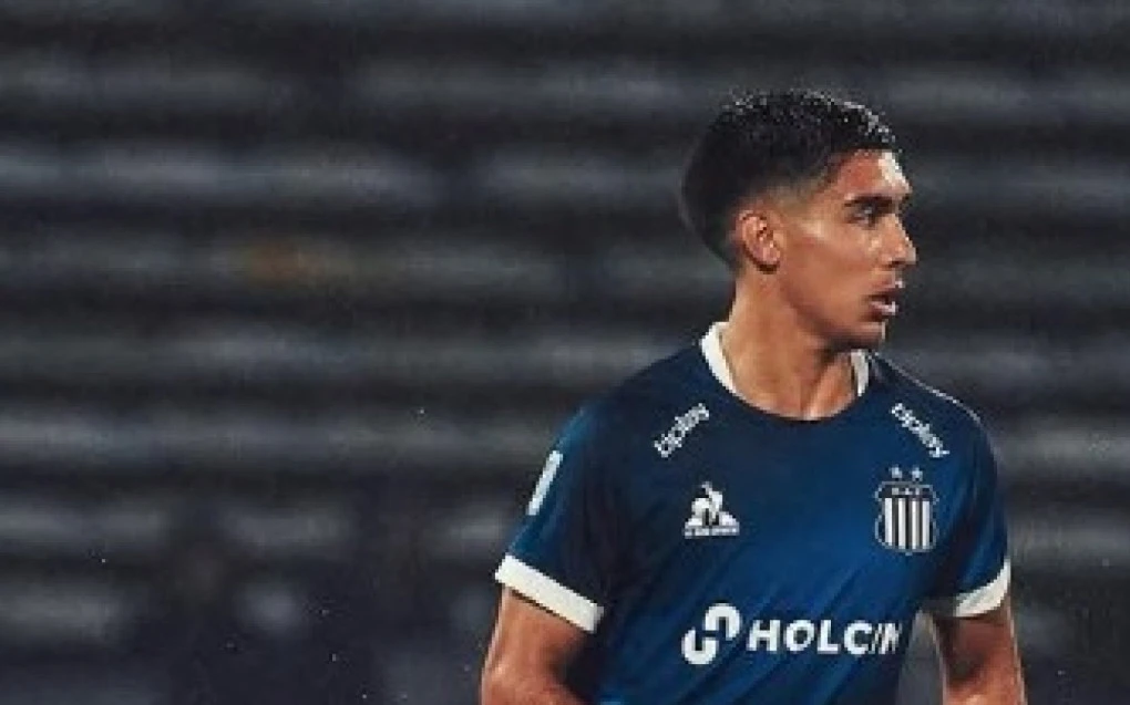 Juan Sforza em ação pelo Talleres disputando a bola