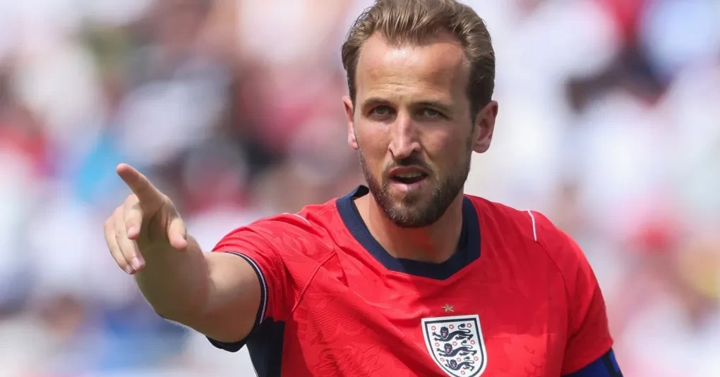 Harry Kane celebrando gol de cabeça pela seleção inglesa em Tampa