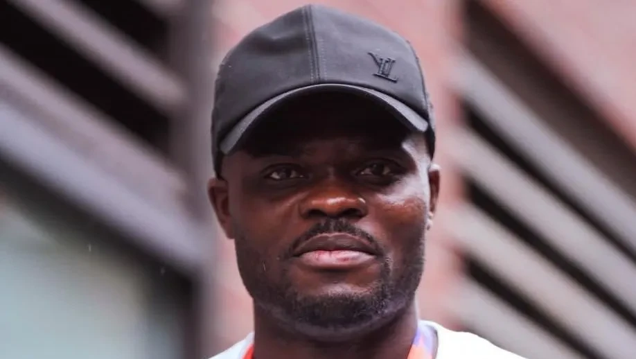 Thomas Partey no túnel antes da partida entre Inglaterra e Gana