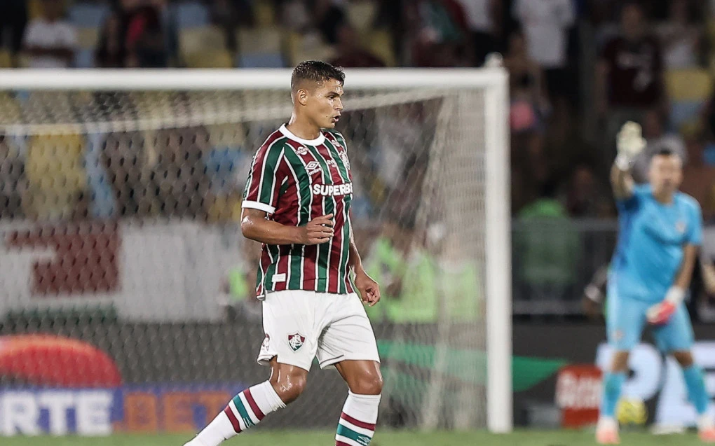 Thiago Silva retorna ao Fluminense após negociação sigilosa com participação de Hulk