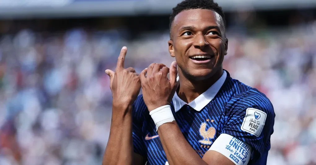 Kylian Mbappé comemorando gol da França no MetLife Stadium