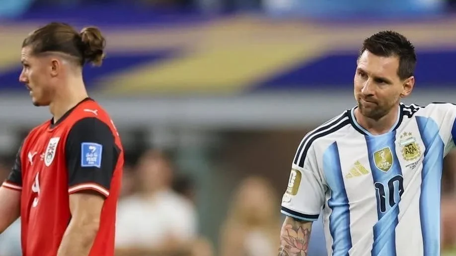 Lionel Messi comemorando gol com a camisa da Argentina no AT&T Stadium