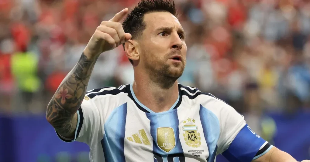 Lionel Messi comemorando gol pela seleção argentina
