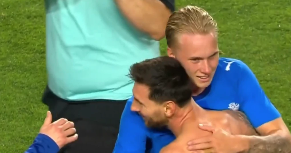 Lionel Messi em ação com a camisa da seleção argentina durante amistoso