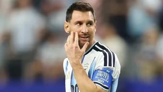 Lionel Messi comemorando um gol com a camisa da seleção argentina em 2026