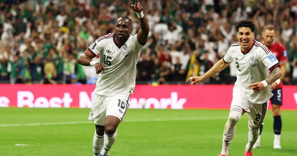 Torcida e ambiente no Estádio Azteca durante México x Tchéquia