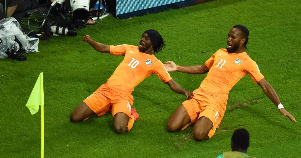 Jogadores da seleção da Costa do Marfim comemorando um gol durante partida da Copa do Mundo 2026