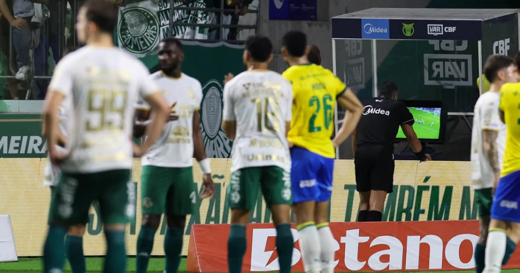 Palmeiras defende arbitragem contra Chapecoense: "Falsas narrativas" | CNN Brasil