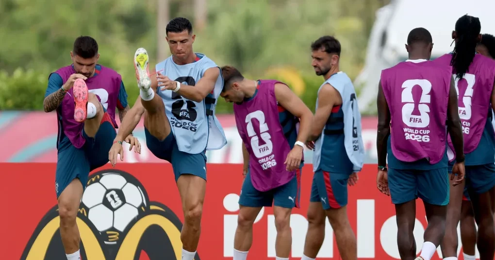 Rúben Dias em ação com a camisa do Manchester City durante partida