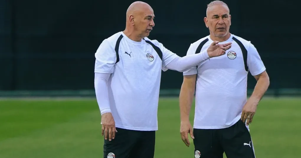 Hossam Hassan em entrevista coletiva antes do jogo entre Egito e Irã