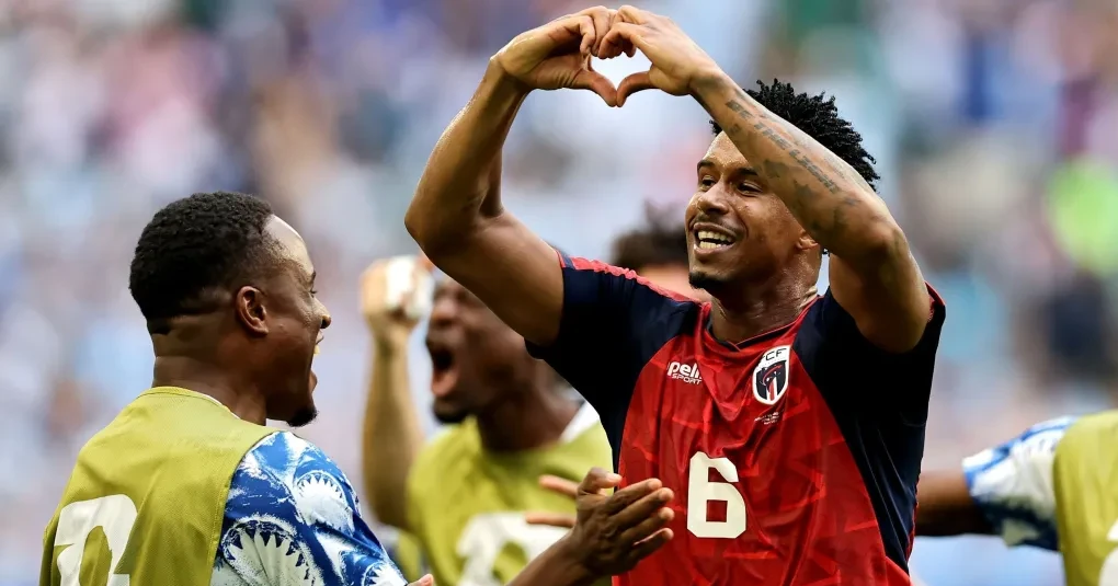 Kevin Pina comemorando gol com a camisa de Cabo Verde