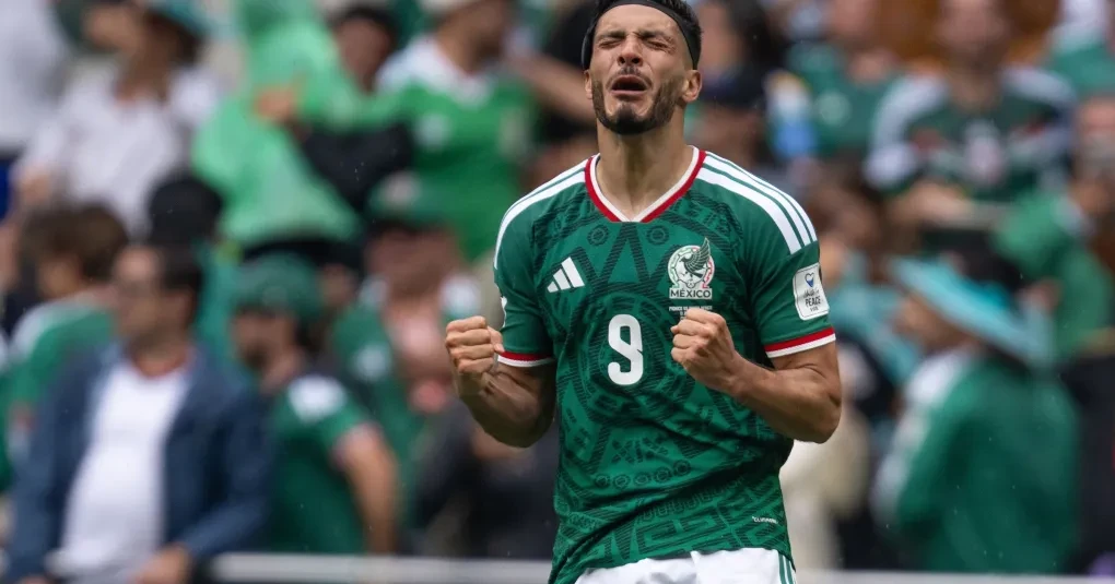 Raúl Jiménez marca e se emociona na abertura da Copa do Mundo no Azteca