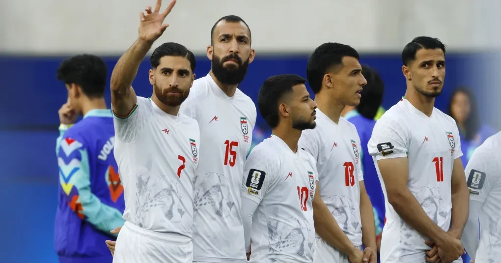 Jogadores do Irã no vestiário com recado de agradecimento a Los Angeles