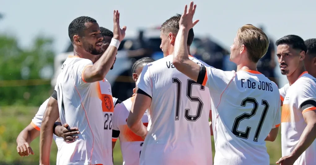 Holanda vence Uzbequistão por 2 a 1 sem Memphis no último teste antes da Copa