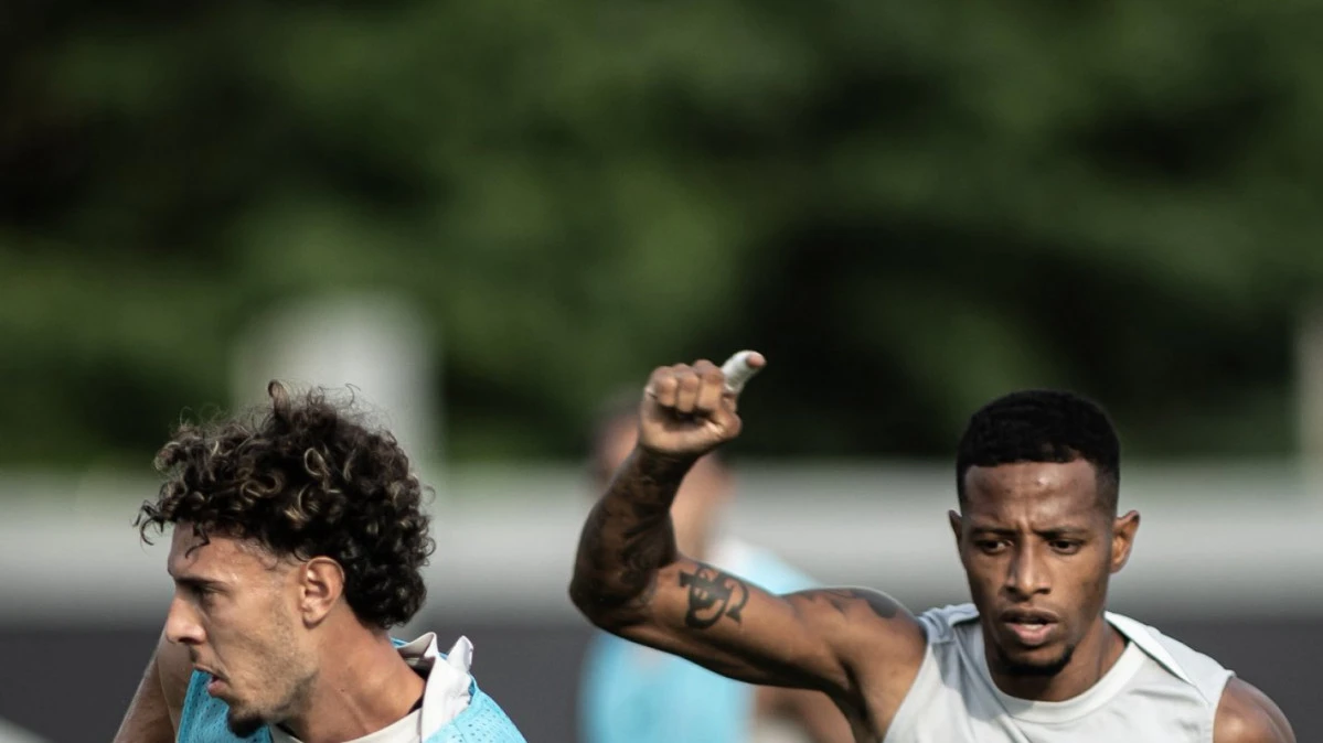 Tchê Tchê e Nuno Moreira em treino do Vasco no CT de São Januário