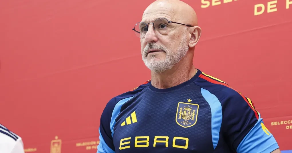 Rodri em treino com a seleção espanhola vestindo o uniforme de treino