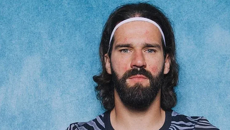 Alisson, goleiro do Liverpool, em treino pela Seleção Brasileira