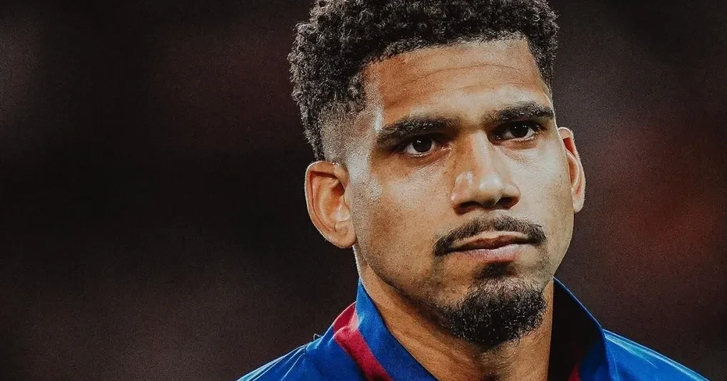 Ronald Araújo sofre distensão muscular e vira dúvida para a Copa do Mundo