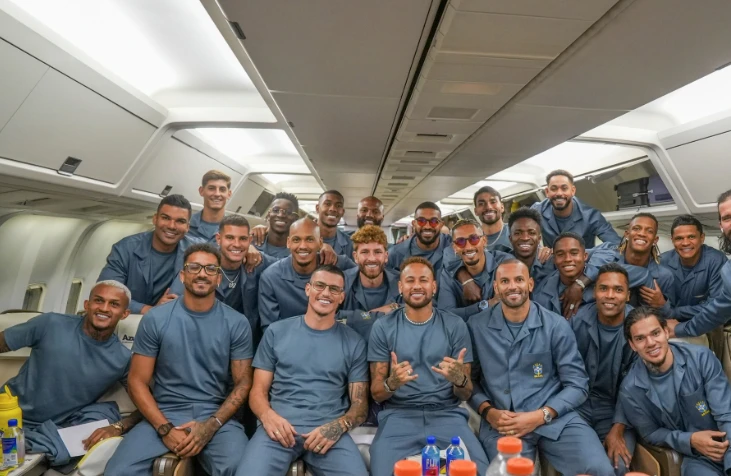 Uniforme de viagem da Seleção viraliza nas redes sociais; veja os memes | CNN Brasil