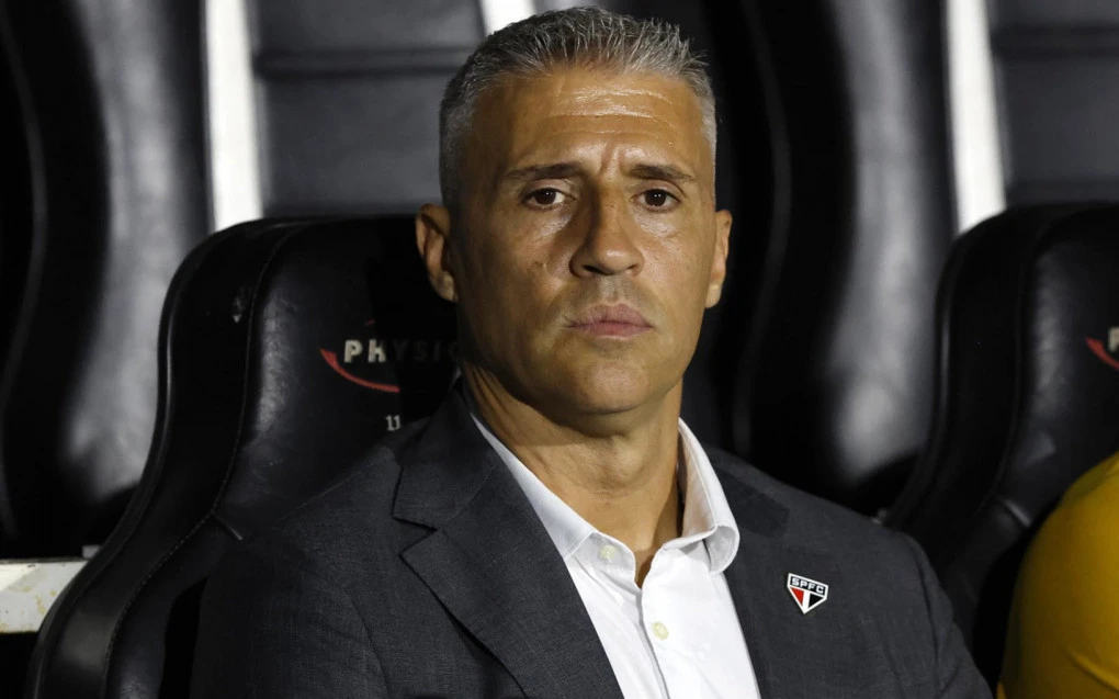 Vasco busca técnico estrangeiro e avalia contratação de Hernán Crespo