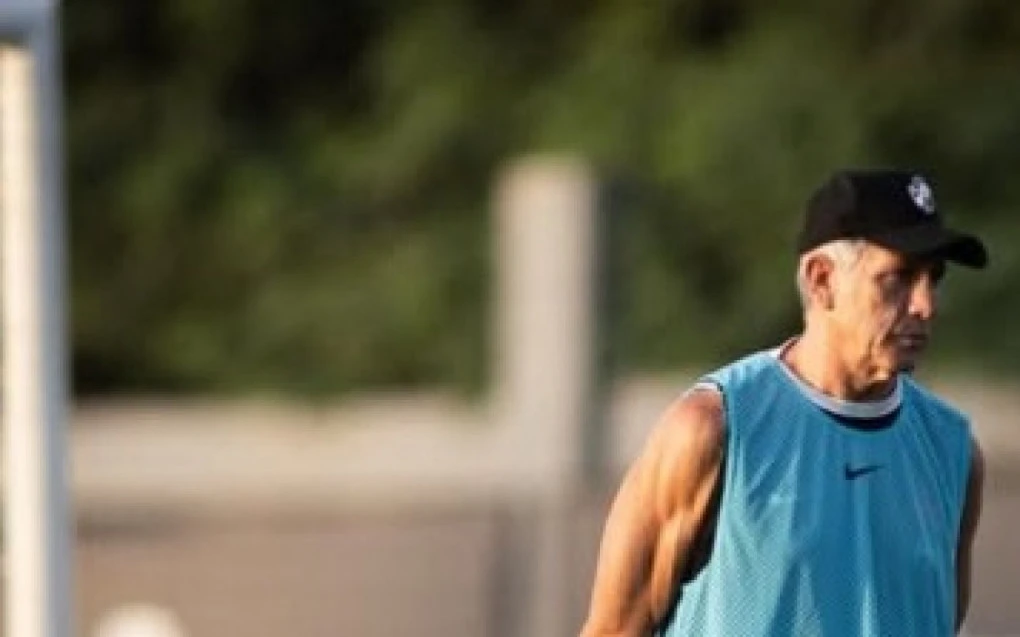 Renato Gaúcho comandando treino do Vasco em campo