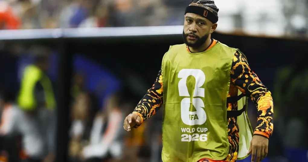 Memphis Depay em ação com a seleção da Holanda durante partida da Copa do Mundo