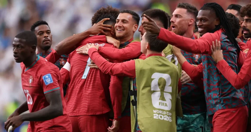 Seleção de Portugal em campo durante partida do Grupo K