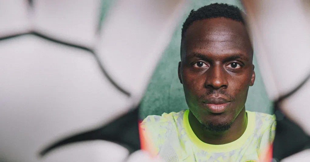 Jogadores do Senegal em treino com coletes, foco coletivo em preparação