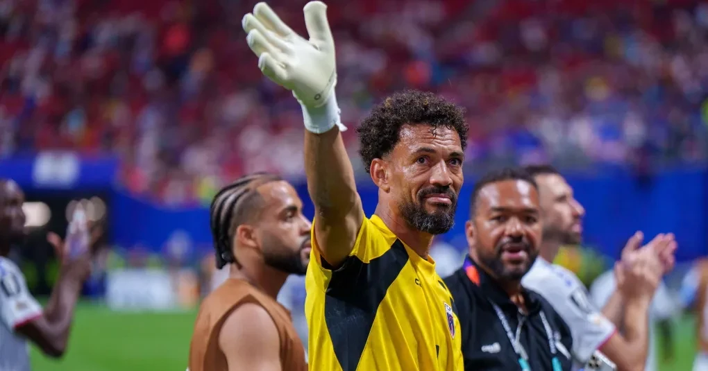 Vozinha durante entrevista no gramado do Mercedes-Benz Stadium, em Atlanta
