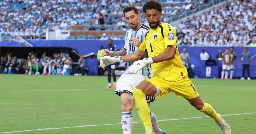 Vozinha em ação pela seleção de Cabo Verde durante partida da Copa do Mundo