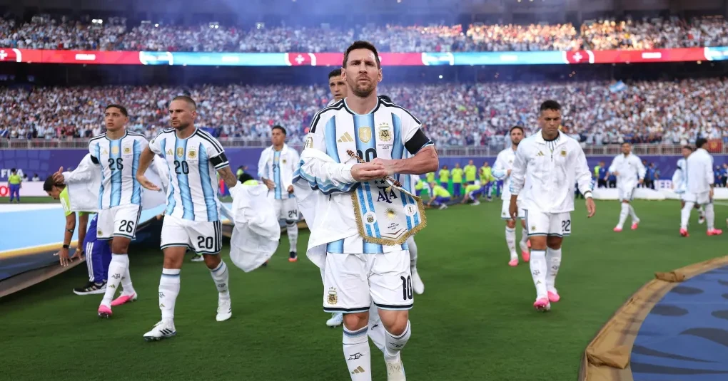 Jogadores da Argentina comemoram gol contra a Suíça em partida pela Copa do Mundo em Kansas City