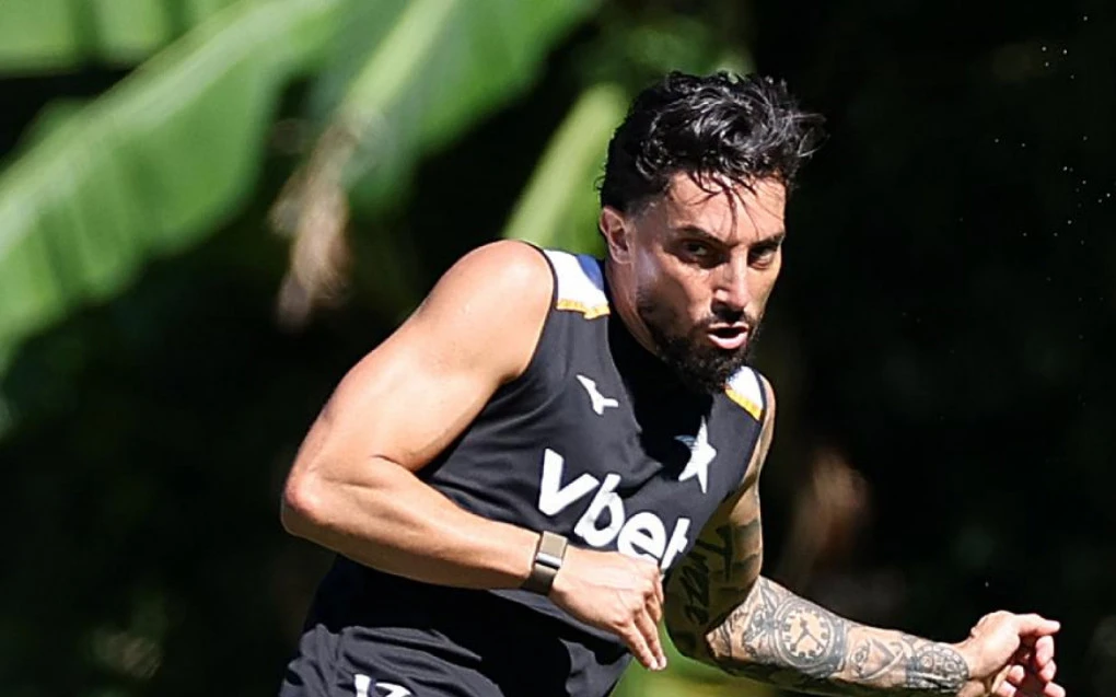 Alex Telles em treino pelo Botafogo