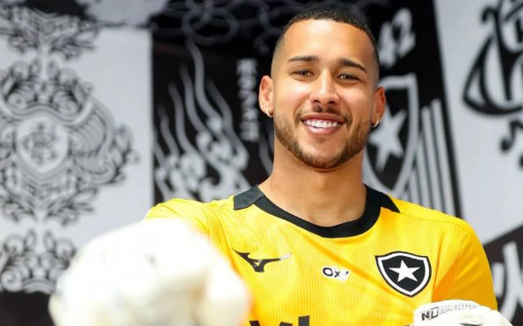 Botafogo anuncia Gabriel Batista como reforço para o gol
