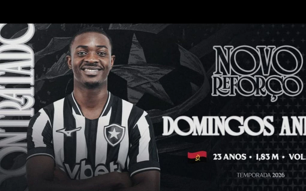 Domingos Andrade com a camisa do Botafogo, apresentado pelo clube