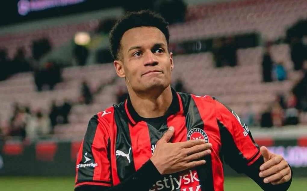 Botafogo encaminha contratação do lateral-esquerdo Paulinho