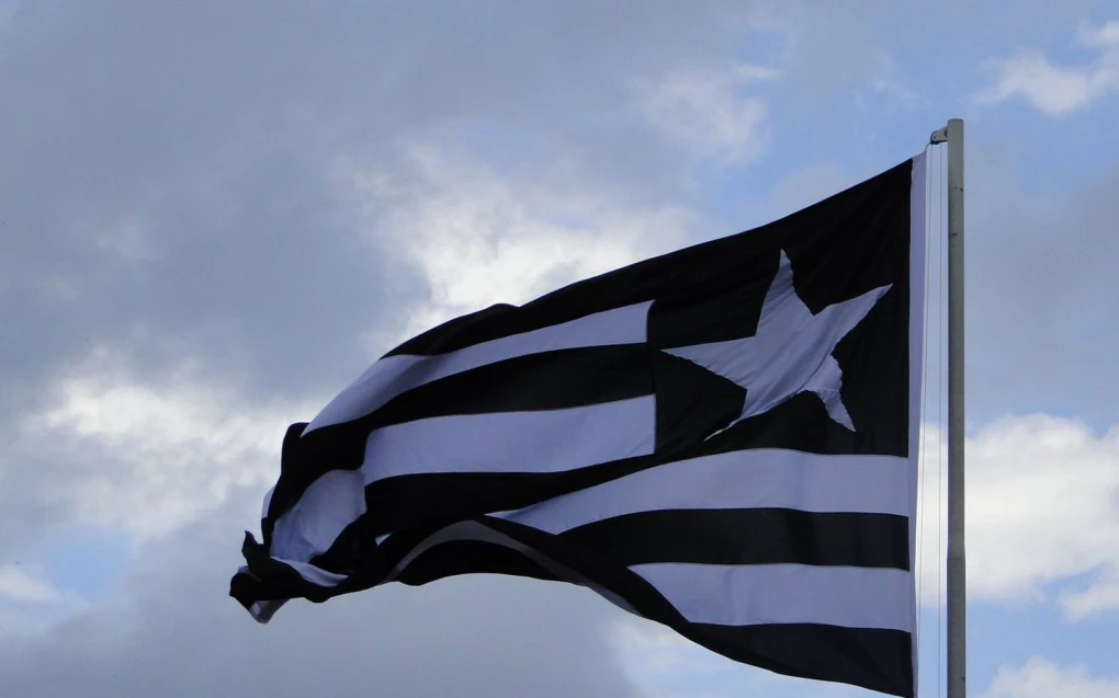 Bandeira do Botafogo tremulando