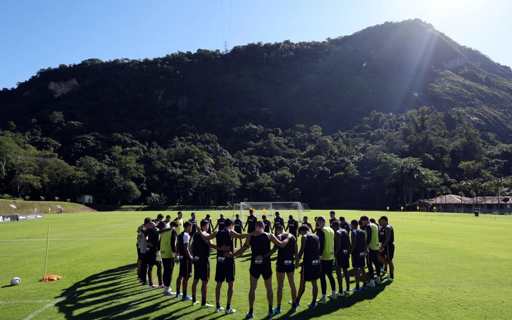 Botafogo recebe investidor para quitar dívidas do elenco